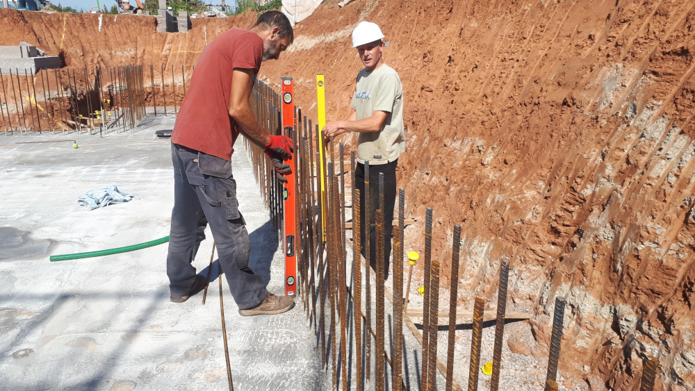 build basement BS8102